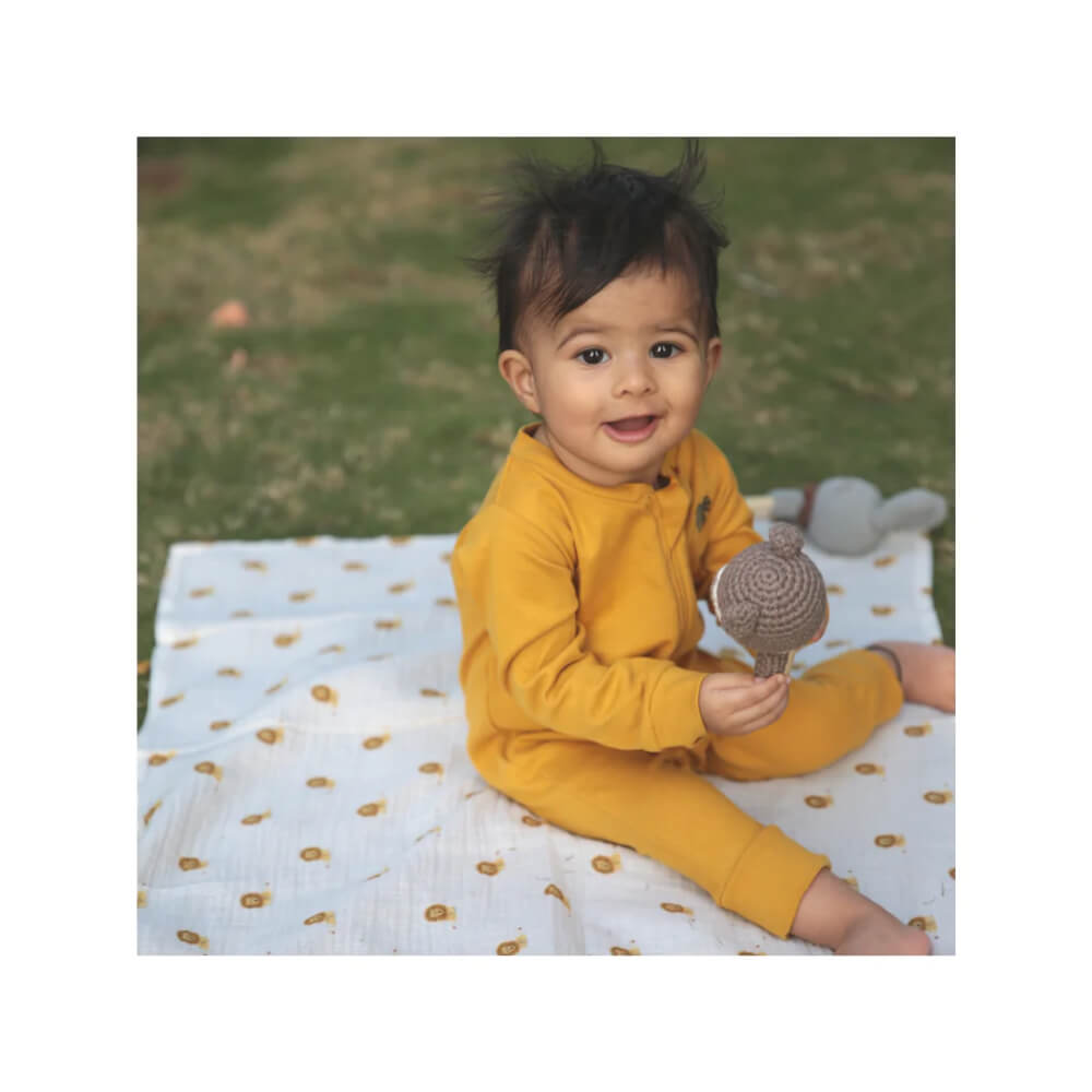 The Sparrow And Flower + Just Lion Around