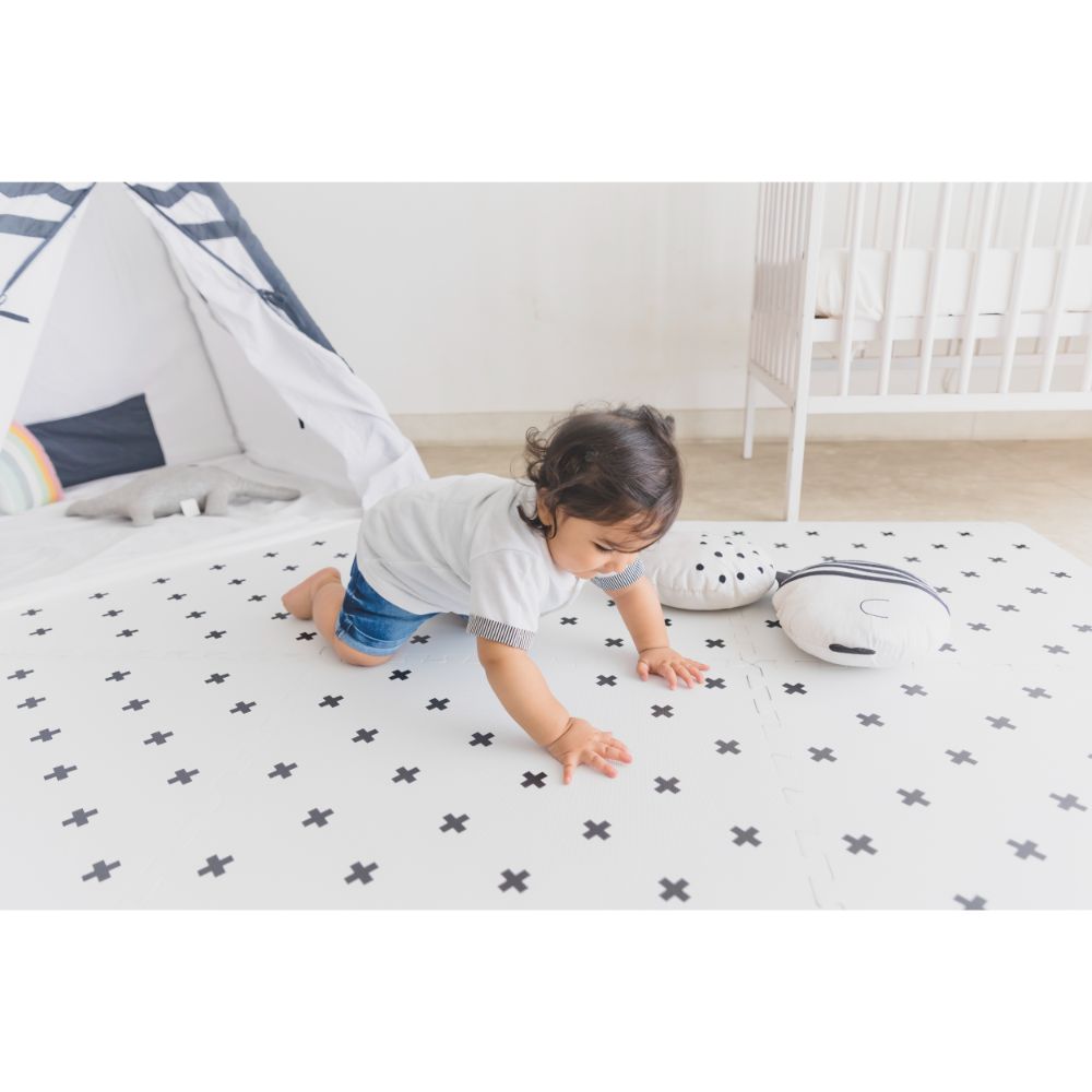 Kind&Me Interlocking Playmat Cross Print Grey