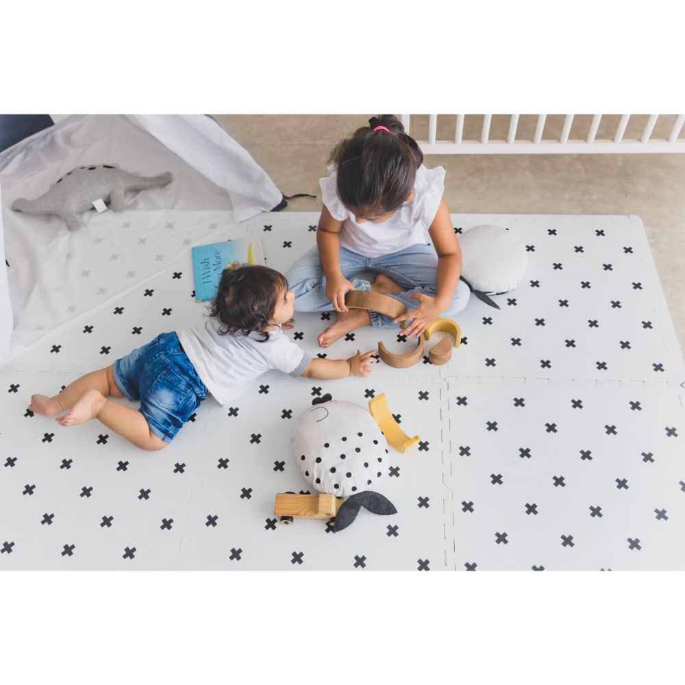 Kind&Me Interlocking Playmat Cross Print Grey