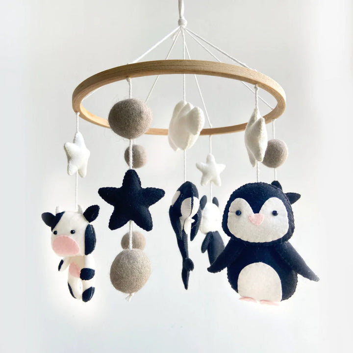 GWD Kids Felt Monochrome Animals Baby Cot Mobile