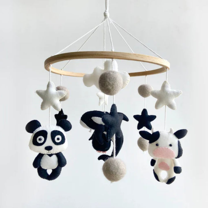 GWD Kids Felt Monochrome Animals Baby Cot Mobile