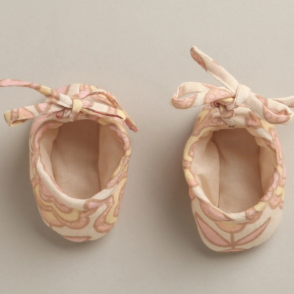 Sweetlime By As Groovy Bloom Smocked Cotton Baby Booties - Beige