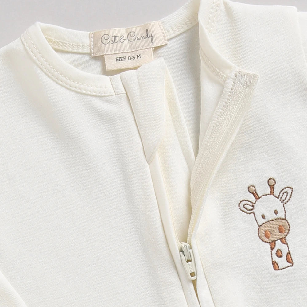 Cot &amp; Candy Baby Organic Footed Zipsuit - Giraffe print + Snow white Chest Embroidery