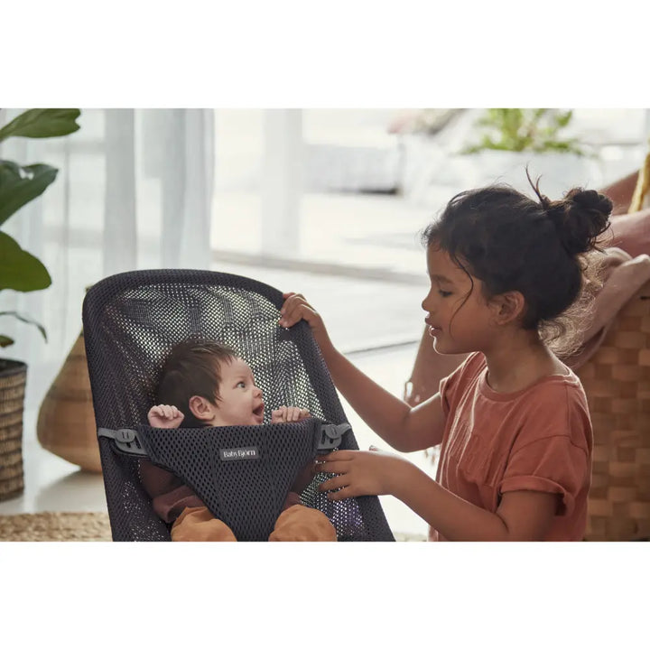 BabyBjorn Bliss Bouncer Mesh, Lightweight Ergonomic Baby Bouncer with Natural Rocking, Convertible to a Toddler Chair, Ergonomic design, Newborn to Toddler (0–2 Years) - Anthracite