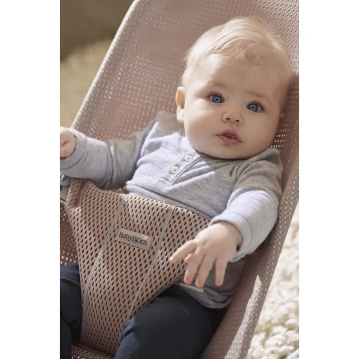 BabyBjorn Bliss Bouncer Mesh, Lightweight Ergonomic Baby Bouncer with Natural Rocking, Convertible to a Toddler Chair, Ergonomic design, Newborn to Toddler (0–2 Years) - Dusty Pink