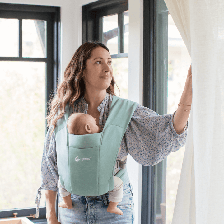 Ergobaby Embrace Newborn Baby Carrier, Soft, Cosy &amp; Lightweight Newborn Ready Carrier, Ergonomic “M” Position, Padded Head &amp; Neck Support, Adjustable Waistbelt &amp; Cross Straps, 2 Carry Positions, Easy to Use, 3-11 Kgs, 0-12 Months, Jade