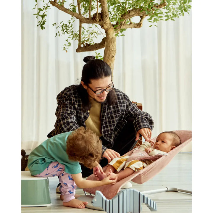 BabyBjorn Bliss Bouncer Mesh, Lightweight Ergonomic Baby Bouncer with Natural Rocking, Convertible to a Toddler Chair, Ergonomic design, Newborn to Toddler (0–2 Years) - Dusty Pink