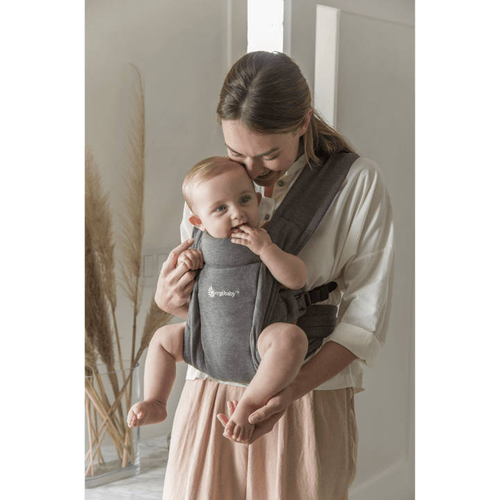 Ergobaby Embrace Newborn Baby Carrier – Soft &amp; Lightweight Fabric, Ergonomic “M” Position and Head Support, Adjustable Waistbelt &amp; Cross Straps, 2 Carry Positions, Easy to Use, 3-11 Kgs, Birth to 12 Months, Heather Grey