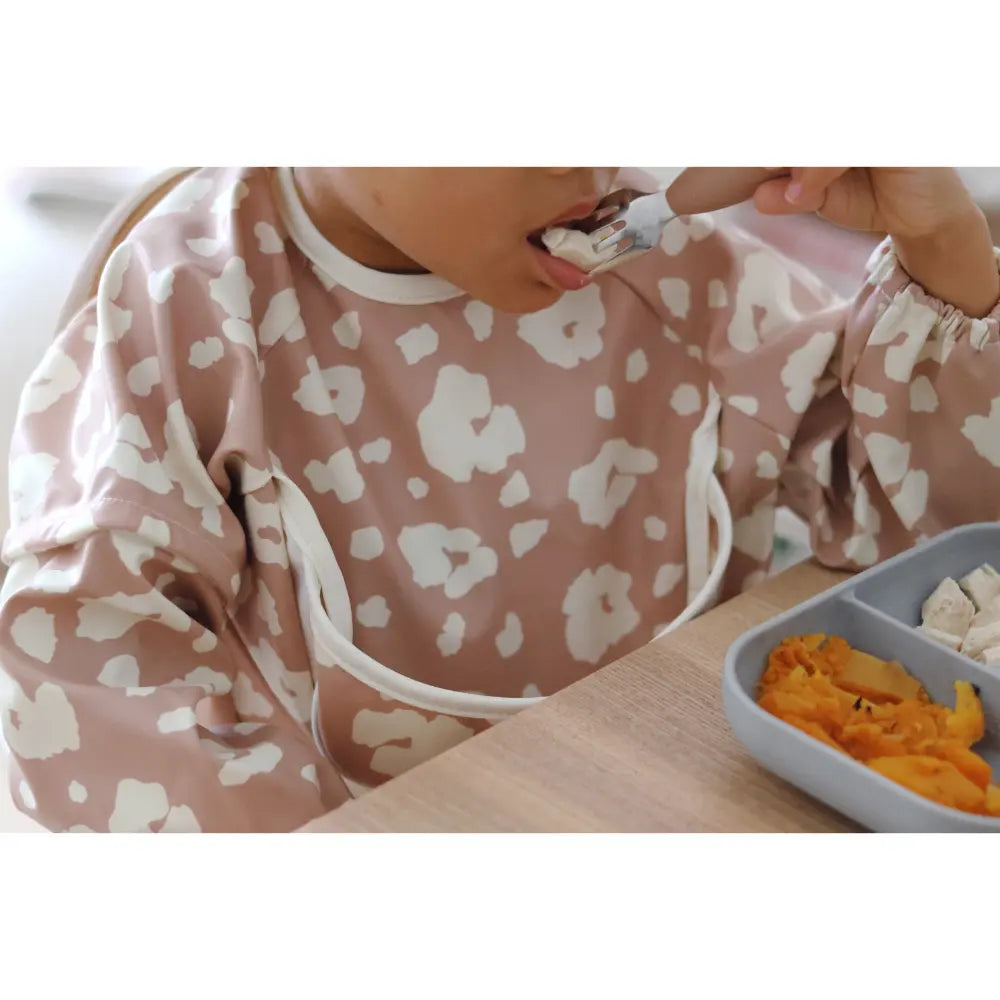 Beaba 2-in-1 Waterproof Bib with Detachable Sleeves, Foldable Food Catcher Pocket, Adjustable Snap Fit &amp; Elastic Cuffs, Soft &amp; Easy-Clean Bib for Feeding &amp; Activities, 4M+