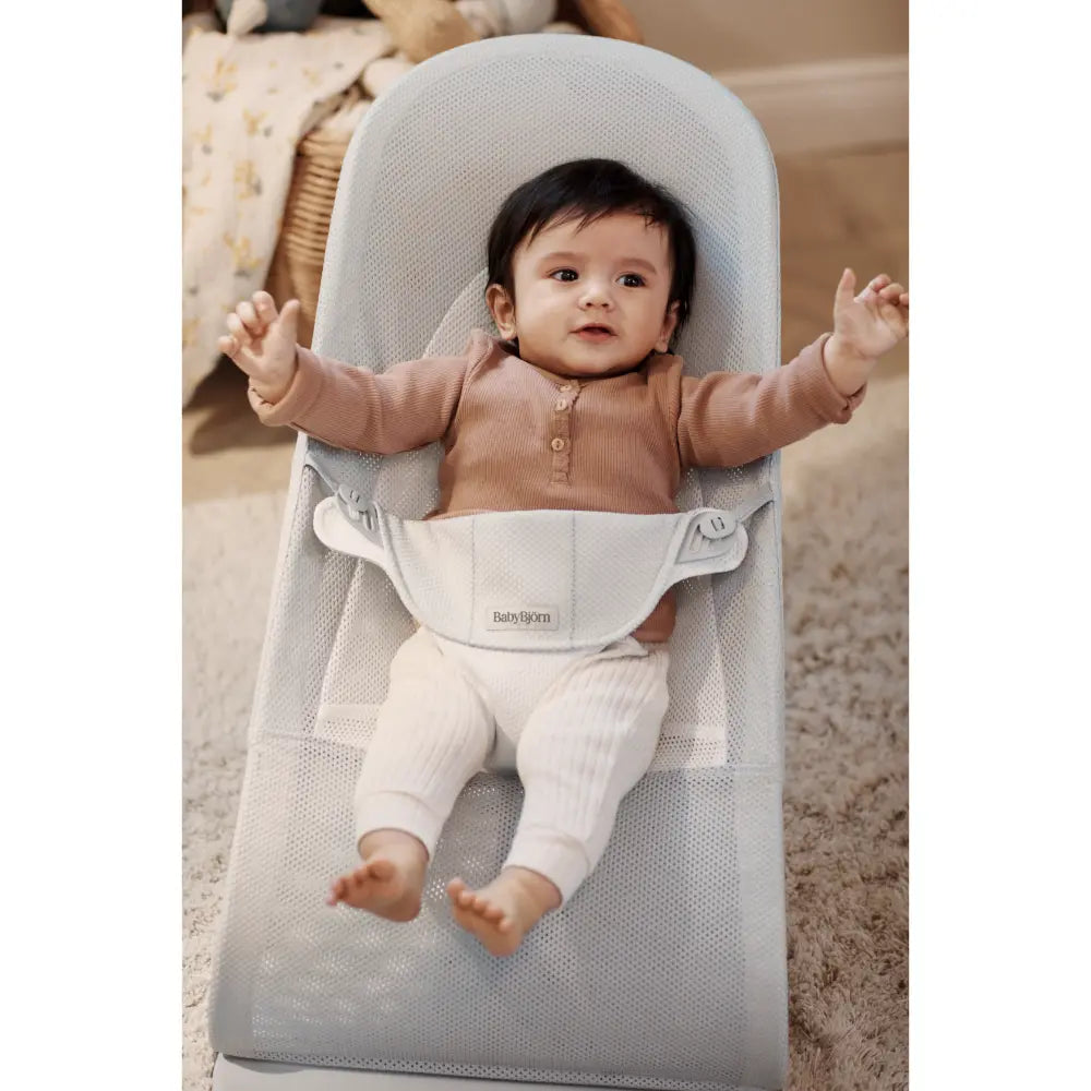 BabyBjorn Balance Soft Mesh, Lightweight Ergonomic Baby Bouncer with Natural Rocking, Convertible to a Toddler Chair, Ergonomic design, Newborn to Toddler (0–2 Years) - Silver / White