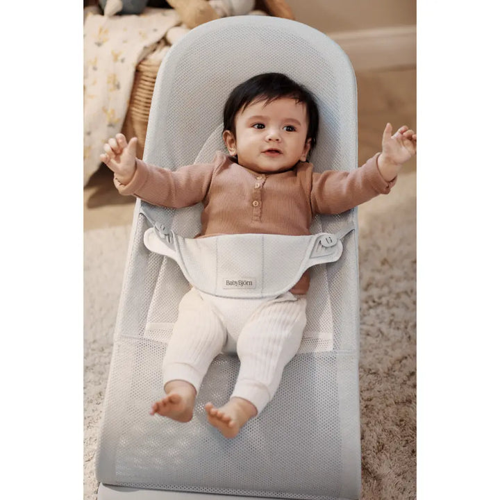 BabyBjorn Balance Soft Mesh, Lightweight Ergonomic Baby Bouncer with Natural Rocking, Convertible to a Toddler Chair, Ergonomic design, Newborn to Toddler (0–2 Years) - Silver / White