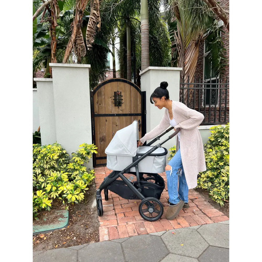 UPPAbaby Bassinet V3, Newborn Pram Attachment, Overnight Sleep Approved, Breathable Air Mesh Mattress, UPF 50+ Canopy, Compatible with Vista &amp; Cruz - Pearl Gray Jacquard