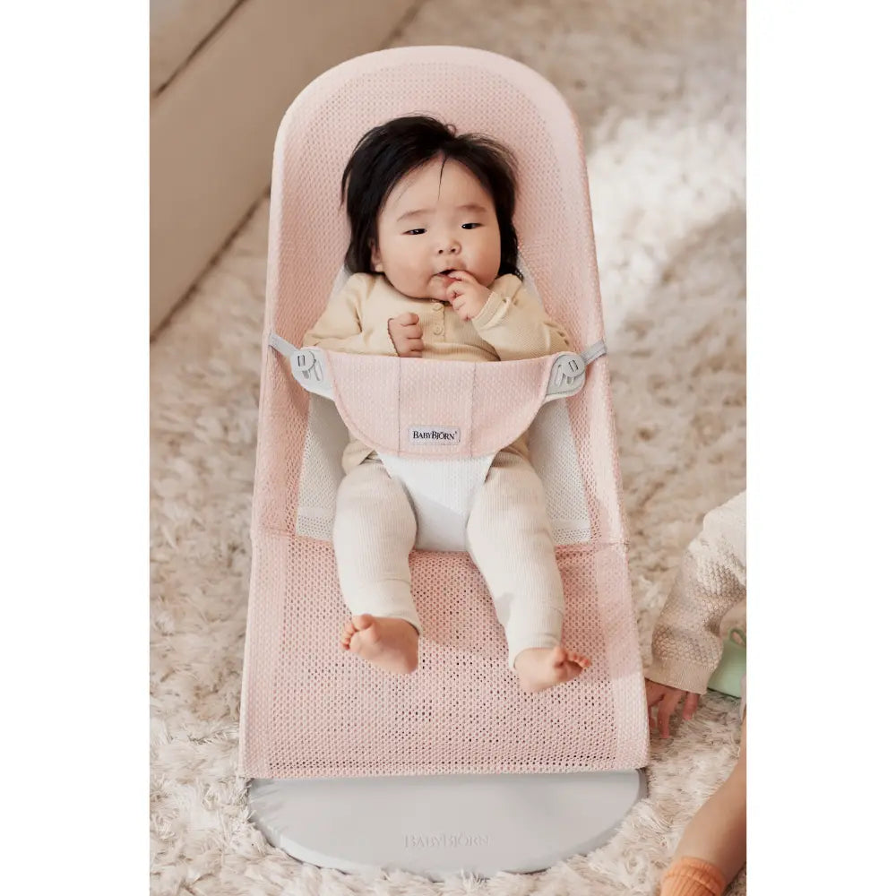 BabyBjorn Balance Soft Mesh, Lightweight Ergonomic Baby Bouncer with Natural Rocking, Convertible to a Toddler Chair, Ergonomic design, Newborn to Toddler (0–2 Years) - Pearly Pink / White