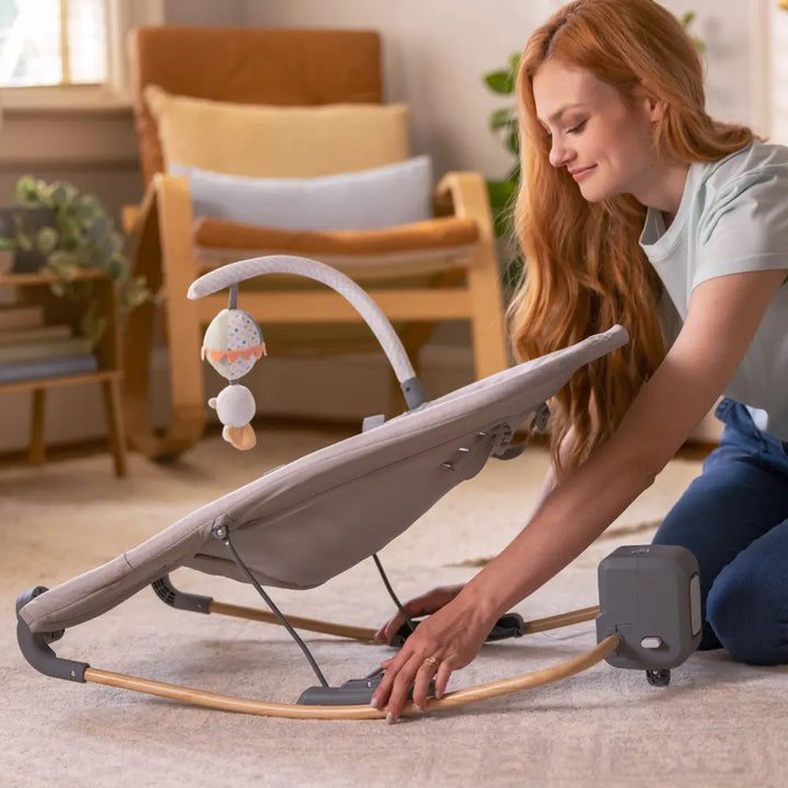Ingenuity Keep InMotion Automatic Baby Rocking Seat with Remote Control, Vibrations &amp; Music, 0-6 months, Soulful Skies