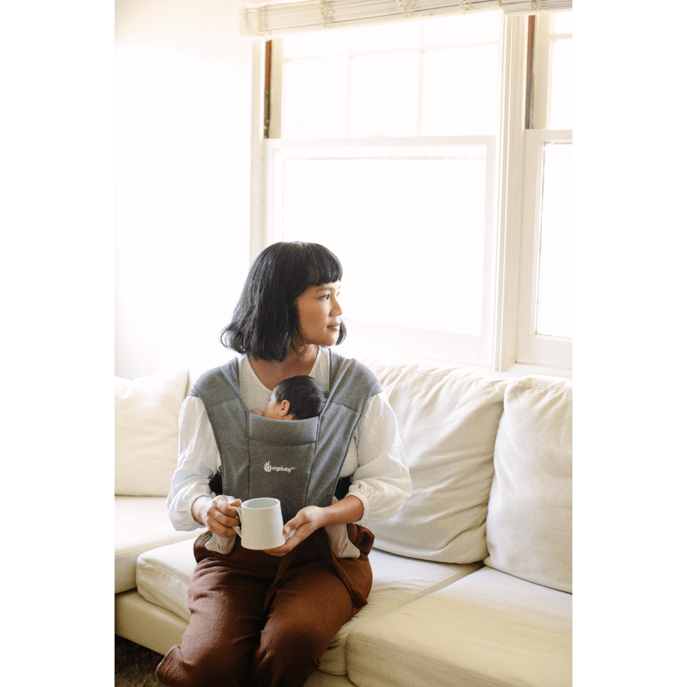 Ergobaby Embrace Newborn Baby Carrier – Soft &amp; Lightweight Fabric, Ergonomic “M” Position and Head Support, Adjustable Waistbelt &amp; Cross Straps, 2 Carry Positions, Easy to Use, 3-11 Kgs, Birth to 12 Months, Heather Grey