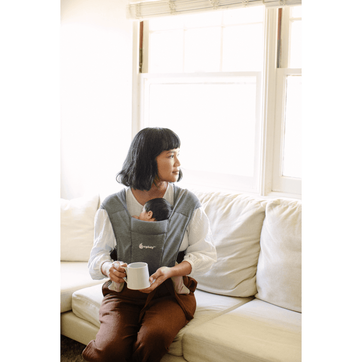 Ergobaby Embrace Newborn Baby Carrier – Soft &amp; Lightweight Fabric, Ergonomic “M” Position and Head Support, Adjustable Waistbelt &amp; Cross Straps, 2 Carry Positions, Easy to Use, 3-11 Kgs, Birth to 12 Months, Heather Grey