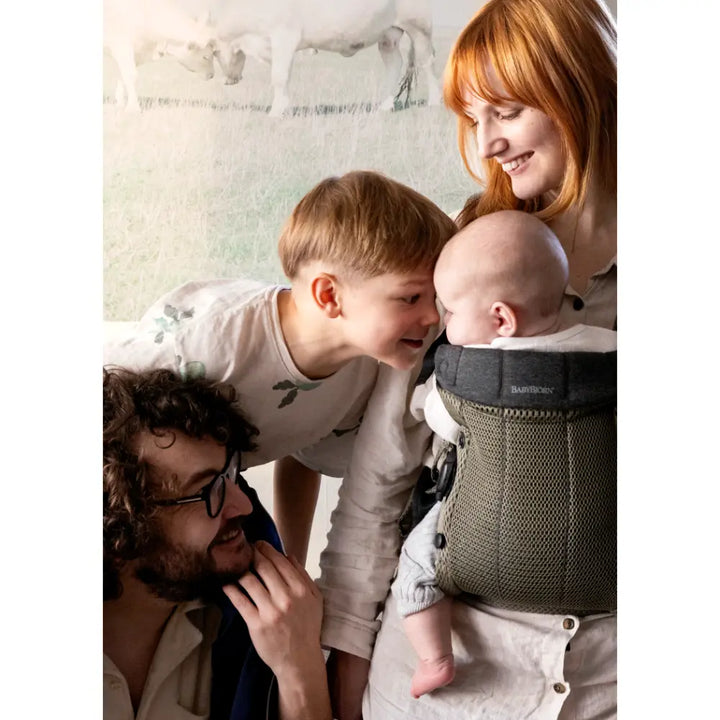 BabyBjorn Baby Harmony Carrier, 3D Mesh, Lightweight, Soft &amp; Breathable Newborn to Toddler Carrier, Adjustable Waistbelt &amp; Cross Straps, 4 Carry Positions, Birth - 3 Years (3-15Kgs) - Green
