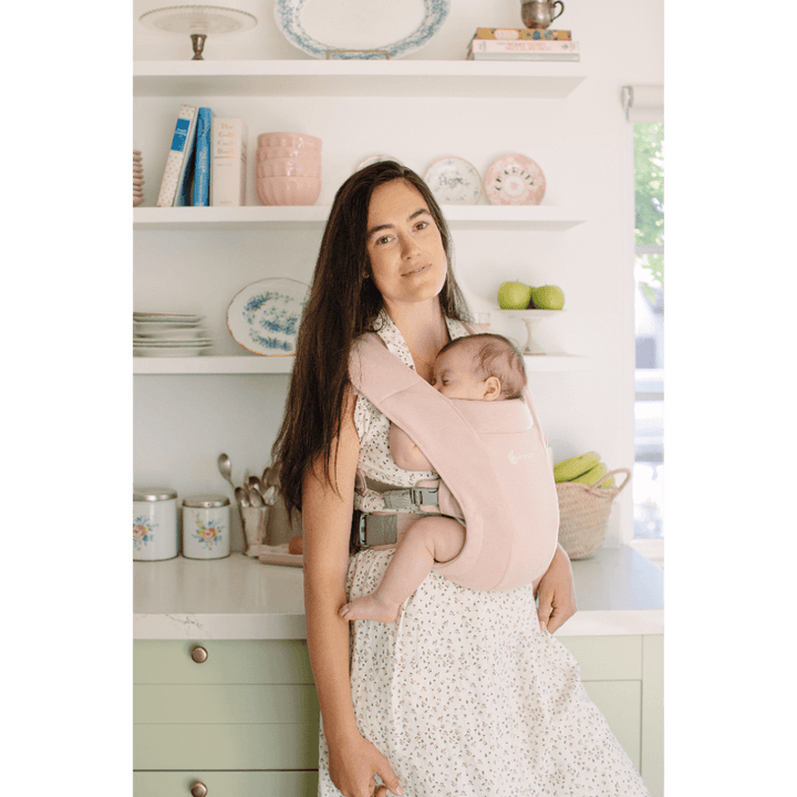 Ergobaby Embrace Newborn Baby Carrier – Soft &amp; Lightweight Fabric, Ergonomic “M” Position and Head Support, Adjustable Waistbelt &amp; Cross Straps, 2 Carry Positions, Easy to Use, 3-11 Kgs, Birth to 12 Months, Blush Pink
