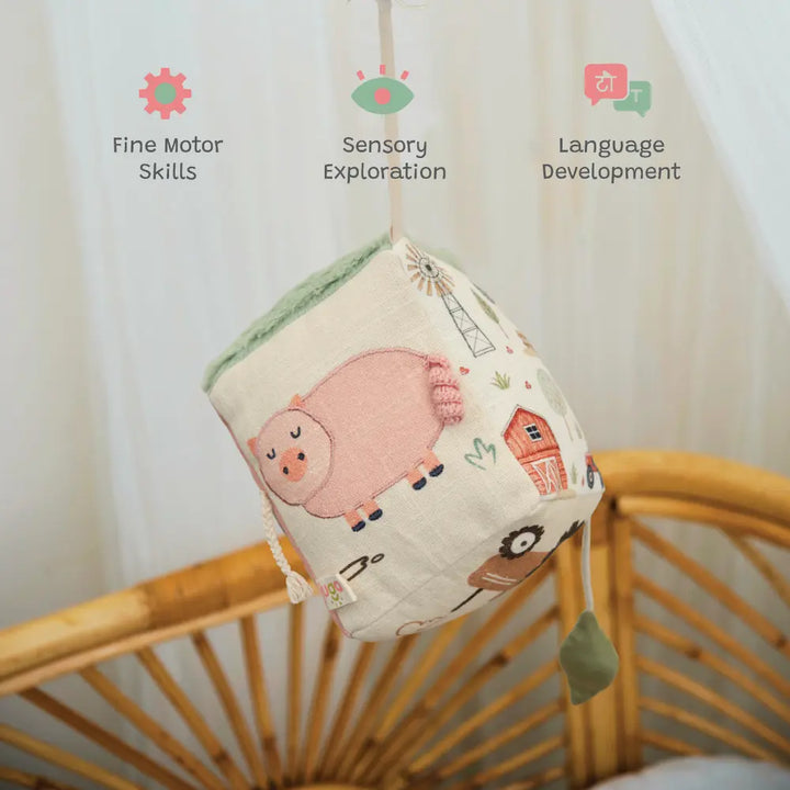 Jugo Play Busy Cube (Cow, Hen, Pig)