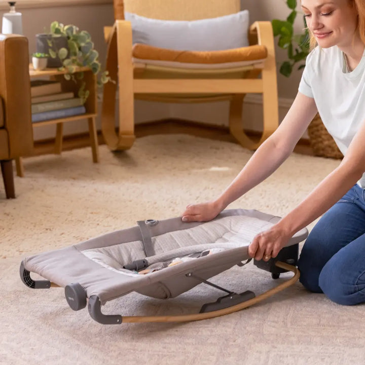 Ingenuity Keep InMotion Automatic Baby Rocking Seat with Remote Control, Vibrations &amp; Music, 0-6 months, Soulful Skies