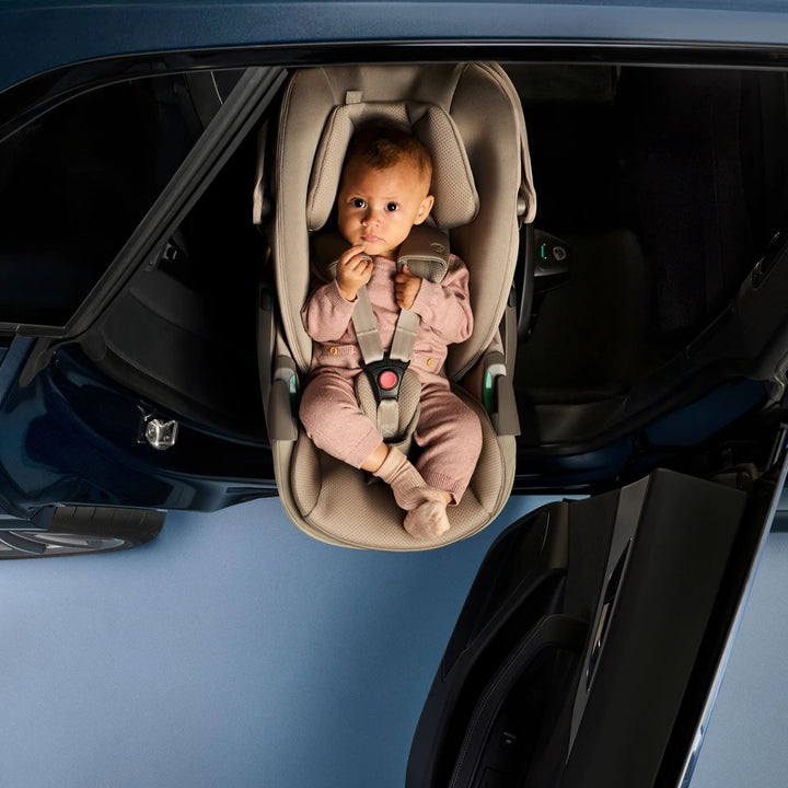 Maxi-Cosi Pebble Slide Pro i-Size, Newborn Car Seat, SLIDETECH®2 Sliding Car Seat Technology, Rear Facing, Full Lie-Flat Recline, Side Impact Protection, Climaflow Ventilation, Lightweight at 3.9Kg, Travel Friendly, 0-24 Months - Moon Graphite