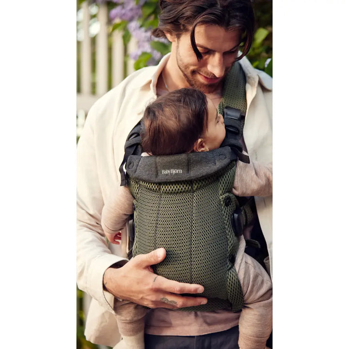 BabyBjorn Baby Harmony Carrier, 3D Mesh, Lightweight, Soft &amp; Breathable Newborn to Toddler Carrier, Adjustable Waistbelt &amp; Cross Straps, 4 Carry Positions, Birth - 3 Years (3-15Kgs) - Green