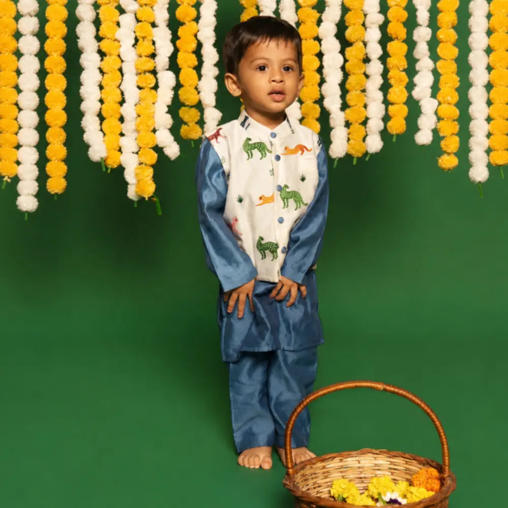 Dulaar Chanderi Kurta Pyjama &amp; Bandi Set | Embroidered - Panther Party