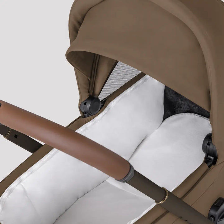 Silver Cross Breez Stroller &amp; Carry Cot Travel System Combo | Reversible Flat Recline Seat | Height Adjustable | All Terrain Suspension | One Hand Fold | Rain Cover &amp; Adaptors Included | Newborn to 4 Years | Up to 22kg - Maple