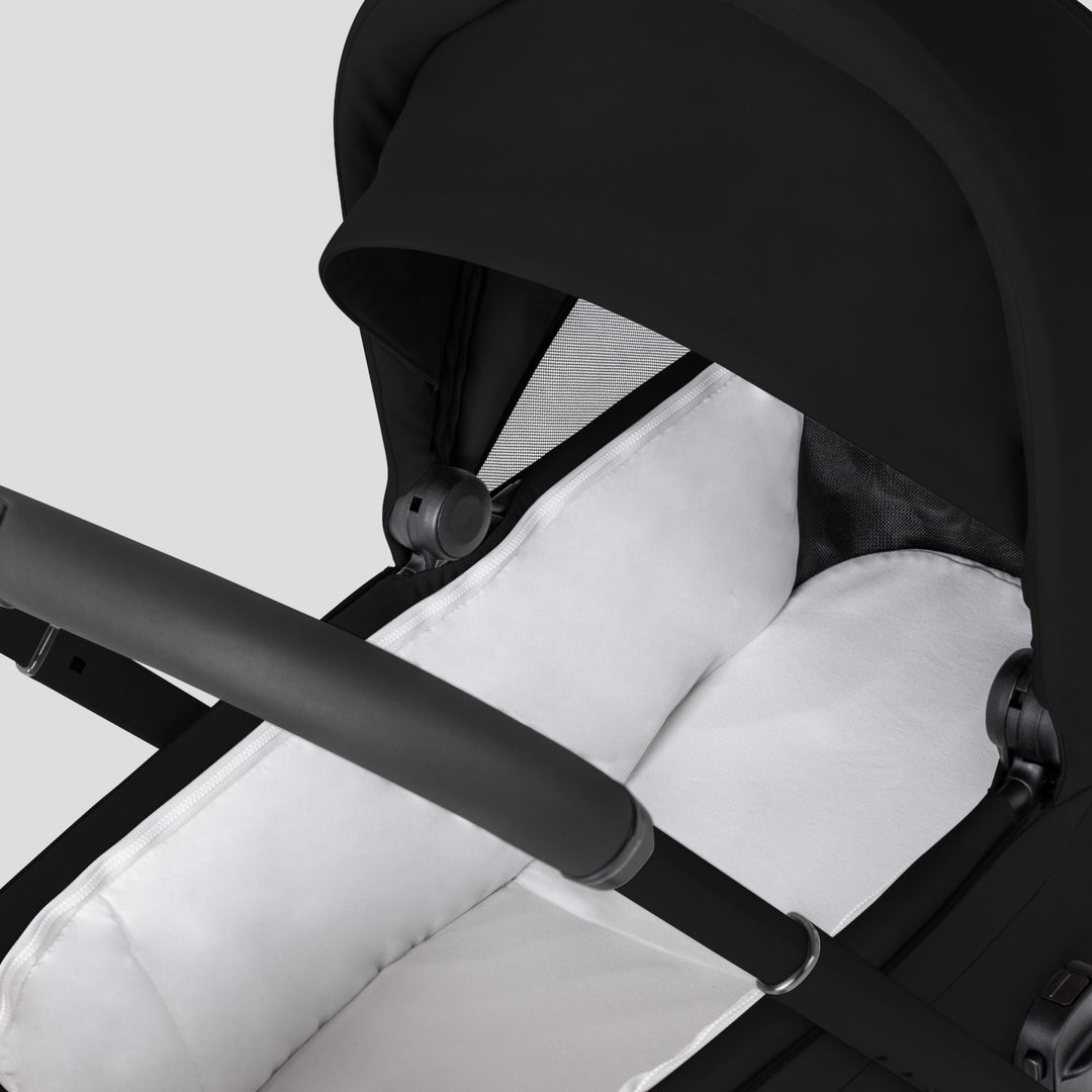 Silver Cross Breez Reversible Carry Cot Flat Recline|Height Adjustable Seat|Easy Fold|Rain Cover |0 to 6MY |Upto 9Kg - Onyx