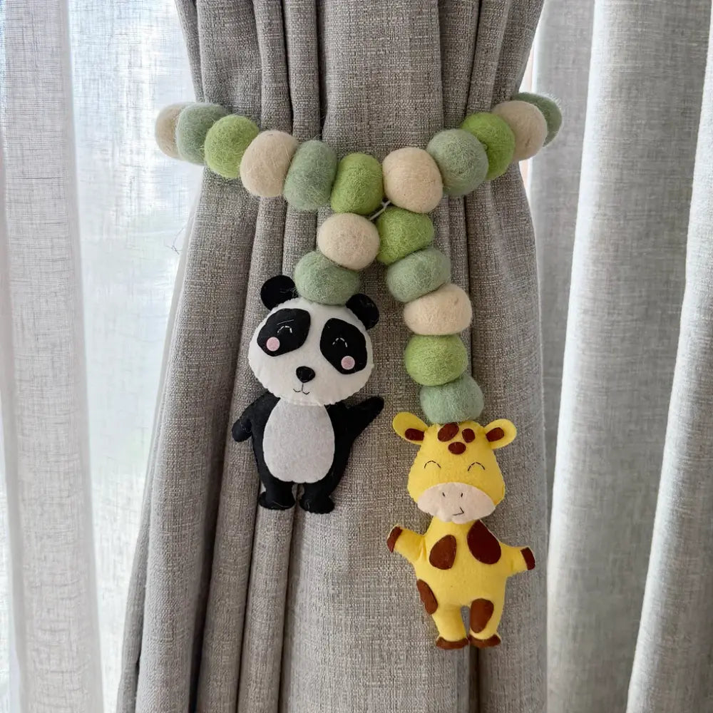 GWD Kids Safari Animals and Felt Ball - Curtain Tie Pair