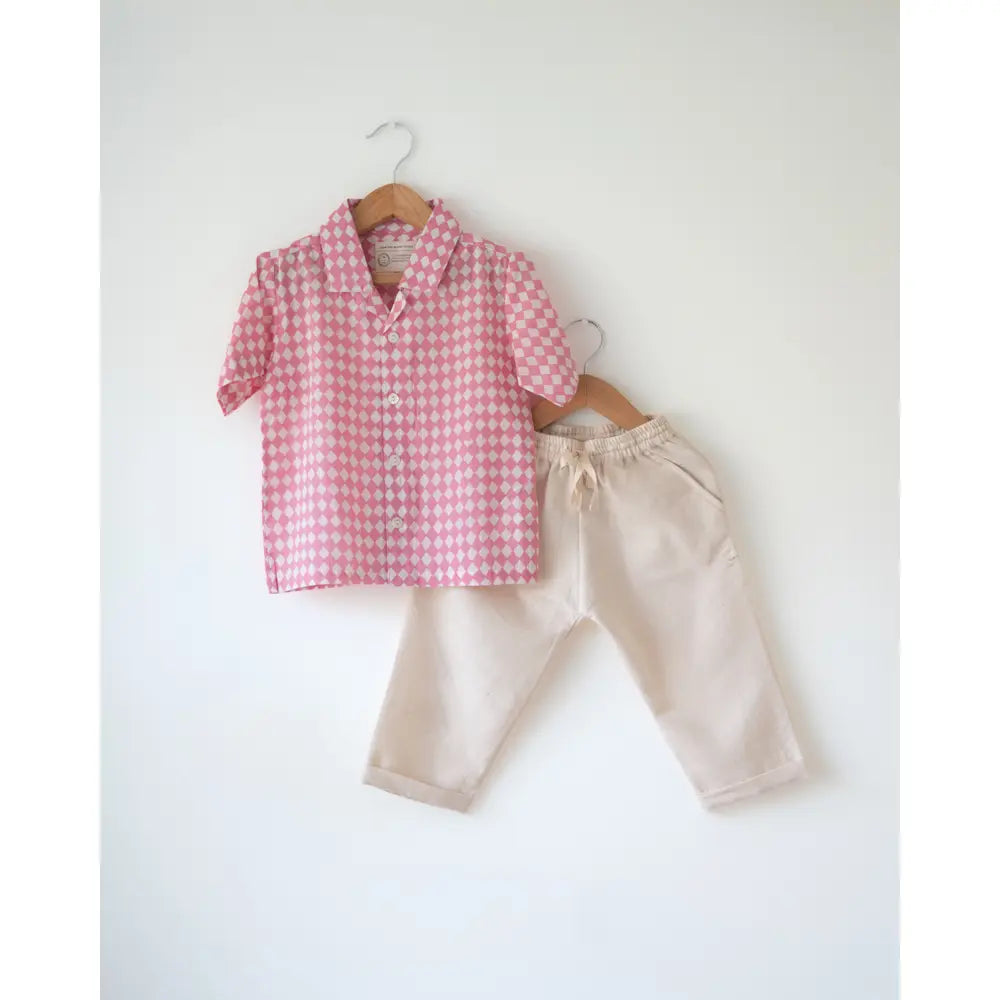 Love The World Today Boogie Pink White Rhombus Short Sleeve Shirt For Boys