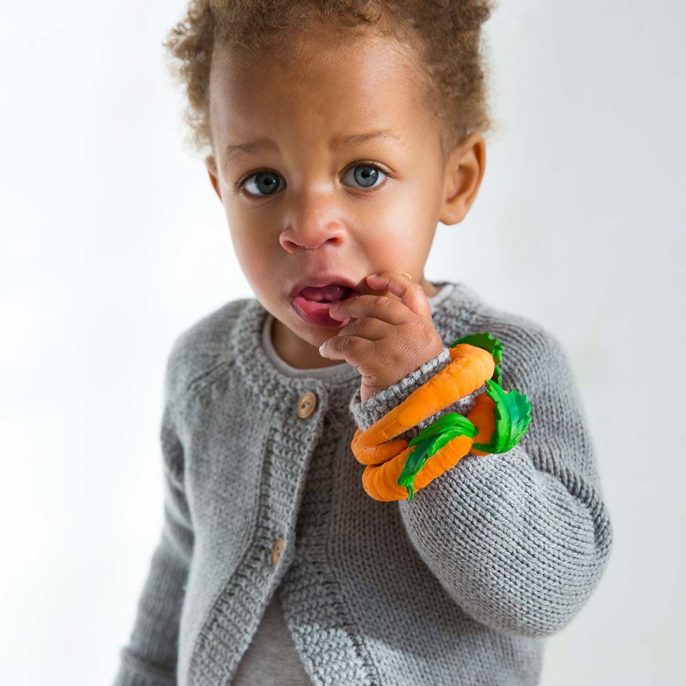 Oli &amp; Carol Cathy The Carrot Natural Rubber Teether