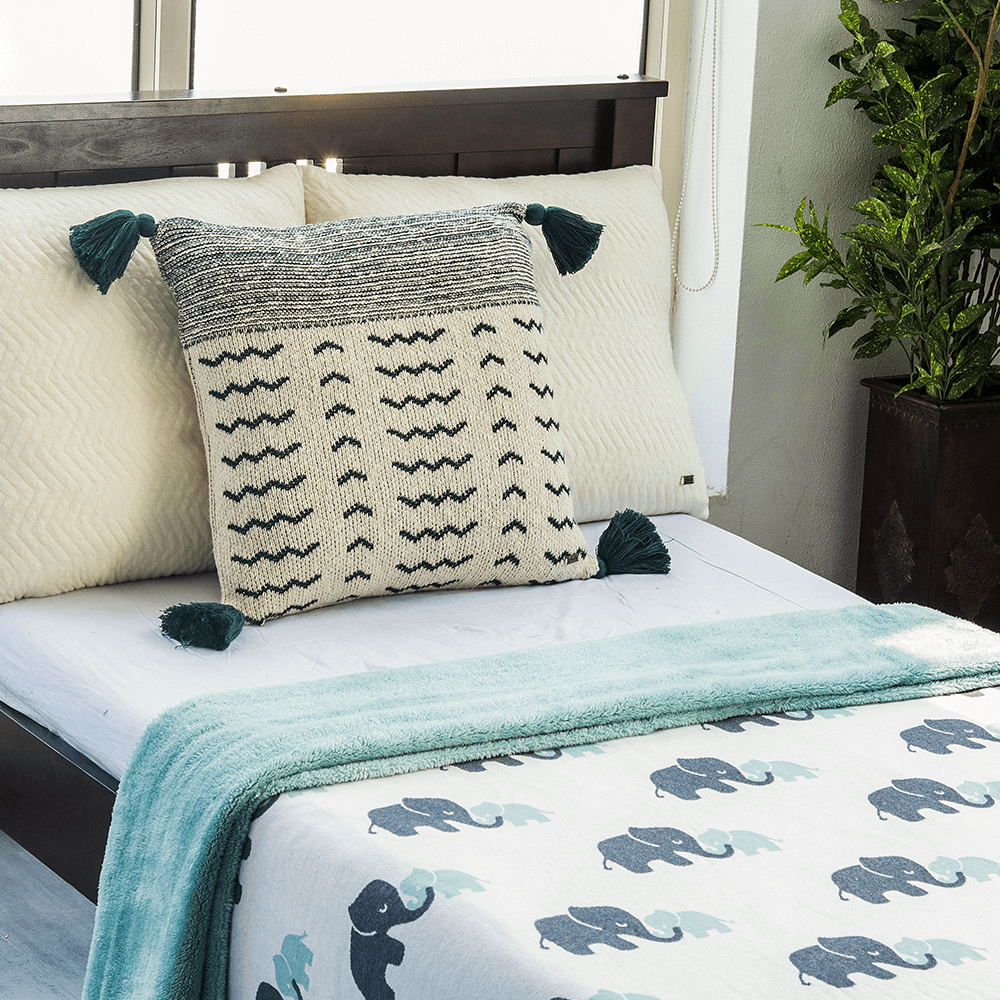 Pluchi Knitted Blanket with Faux Fur Back for Kids
