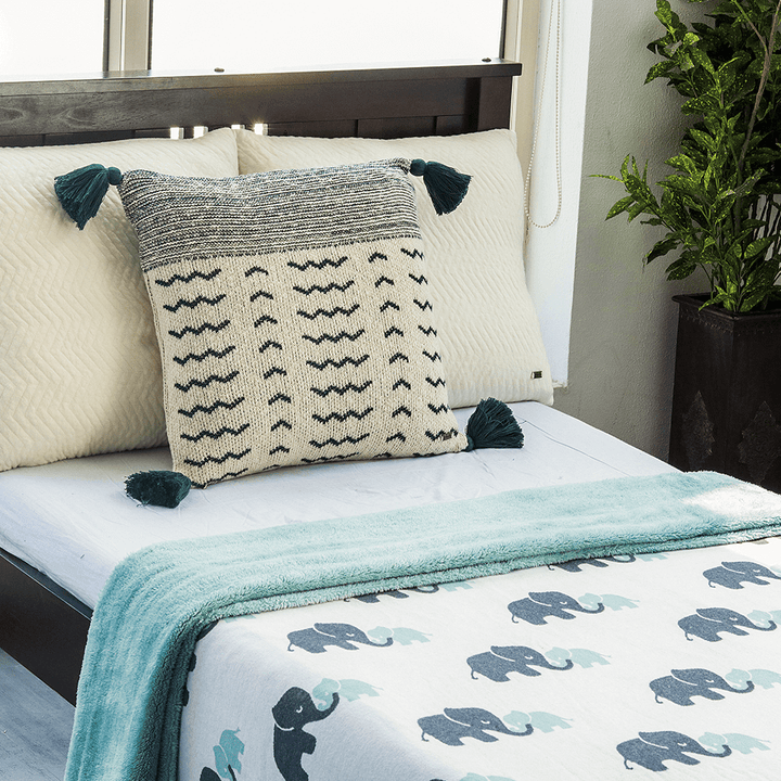Pluchi Knitted Blanket with Faux Fur Back for Kids