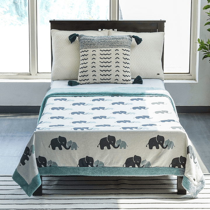 Pluchi Knitted Blanket with Faux Fur Back for Kids
