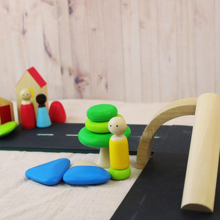 24 Pieces Play Set with Peg Dolls