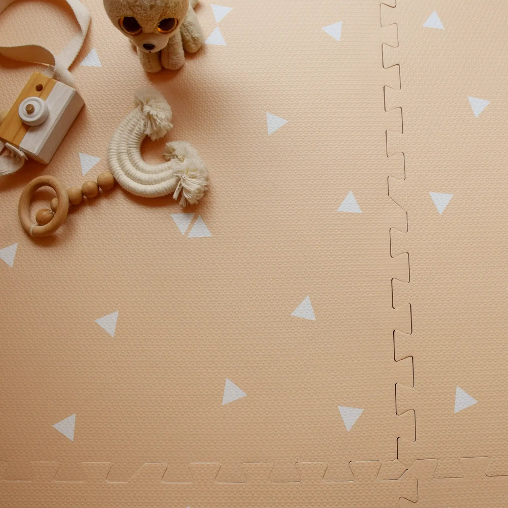 White Triangles Set in Playmat - Peach
