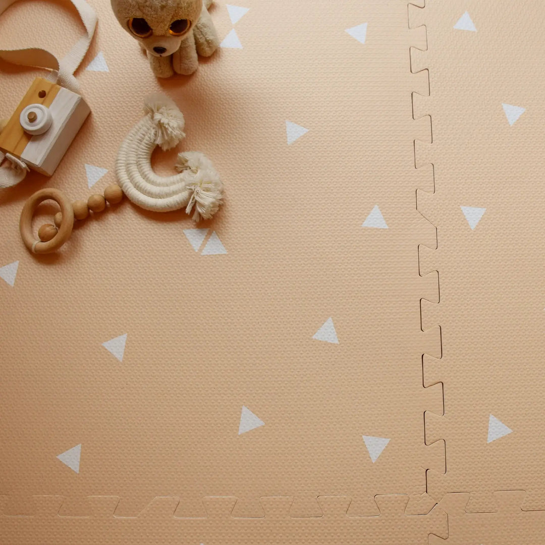 White Triangles Set in Playmat - Peach